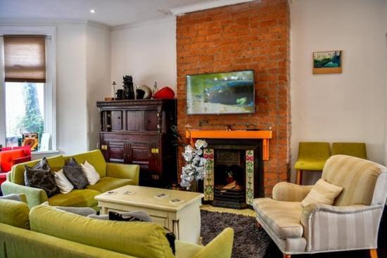 Quirky 4 Bedroom Apartment With Terrace Cardiff Exteriör bild