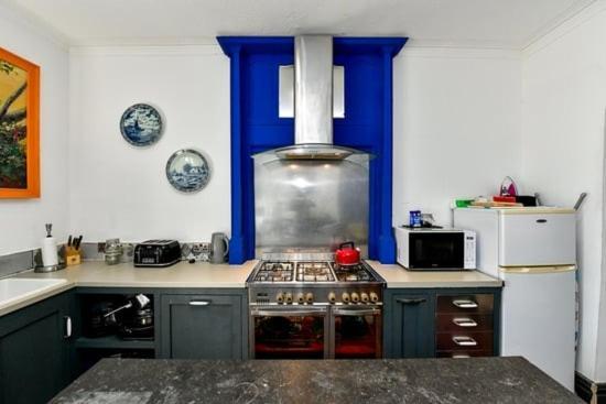 Quirky 4 Bedroom Apartment With Terrace Cardiff Exteriör bild