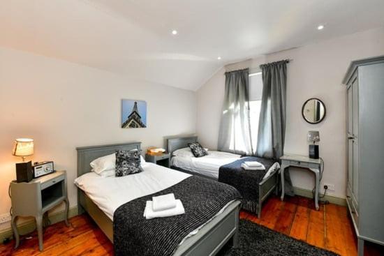 Quirky 4 Bedroom Apartment With Terrace Cardiff Exteriör bild