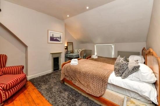Quirky 4 Bedroom Apartment With Terrace Cardiff Exteriör bild