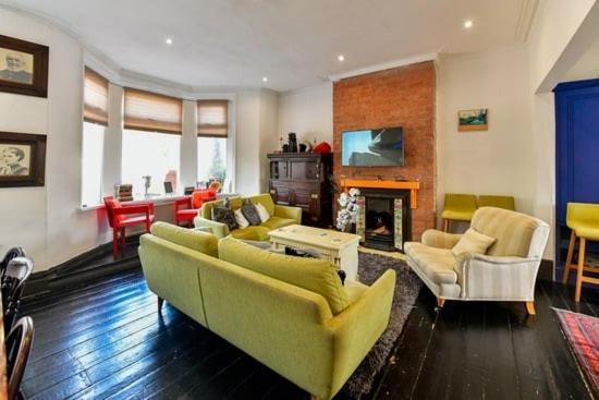 Quirky 4 Bedroom Apartment With Terrace Cardiff Exteriör bild