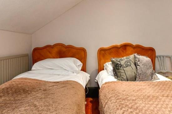 Quirky 4 Bedroom Apartment With Terrace Cardiff Exteriör bild